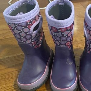 Size 7 (toddler) bogs